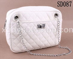 從源頭到時(shí)尚 廠家直銷女包批發(fā)與針紡織品銷售新趨勢(shì)